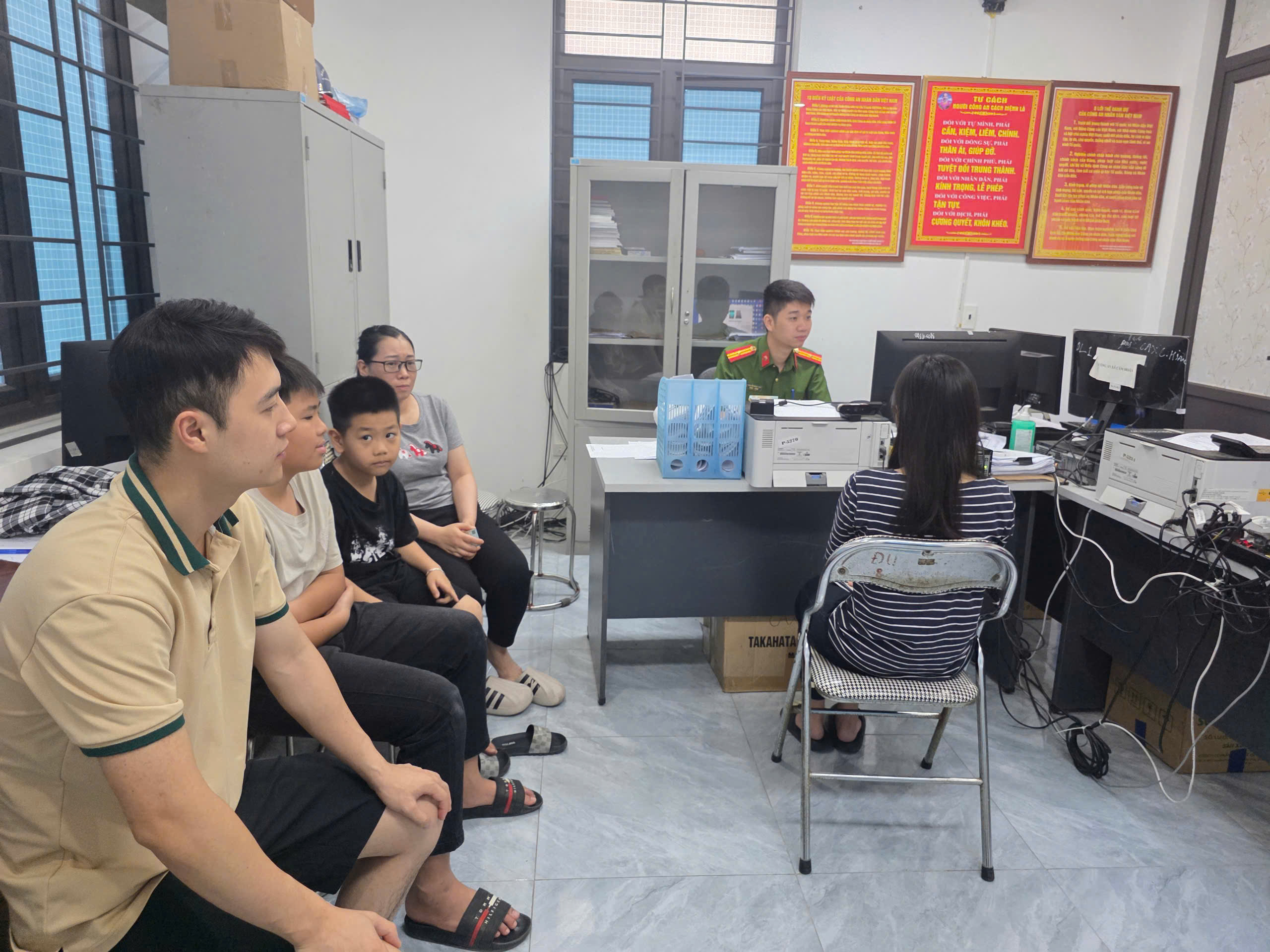 Nỗ lực vì dân của Công an xã Cẩm Giang trong chuyển đổi số và giữ gìn an ninh cơ sở